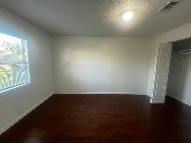 Primary Photo - 2302 35th Ave N