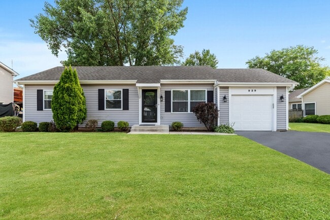 Building Photo - 939 Shorewood Dr