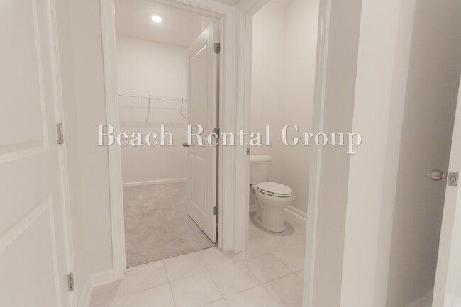 Building Photo - Spacious 4 Bedroom with Pond View