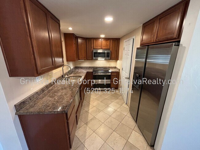 Building Photo - 1444 S Palo Verde Ave
