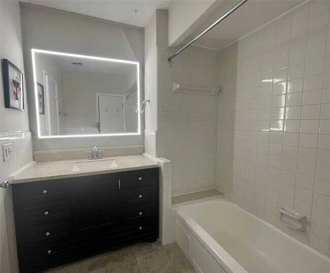 Building Photo - 2424 SE 17th St