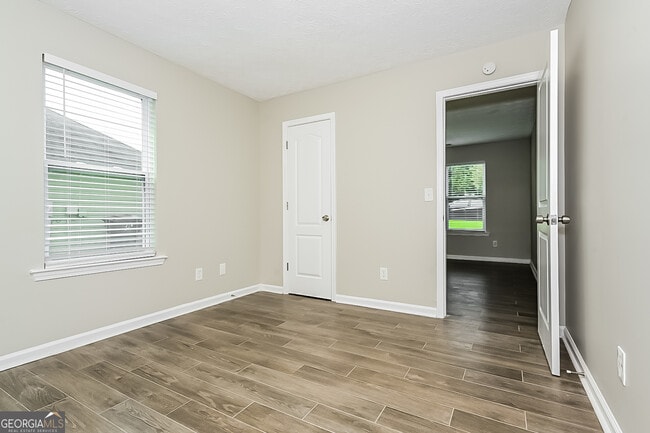 Building Photo - 350 Summer Hill Cir