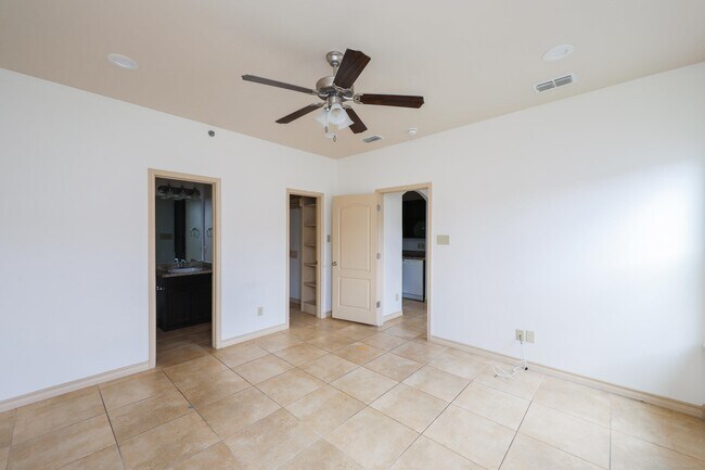Building Photo - 10510 Sandia Dr