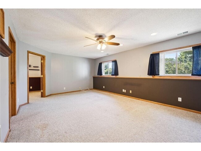 Building Photo - 11819 W River Rd