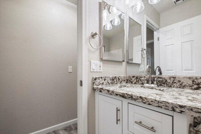 Building Photo - 4623 E Desert Wind Dr.