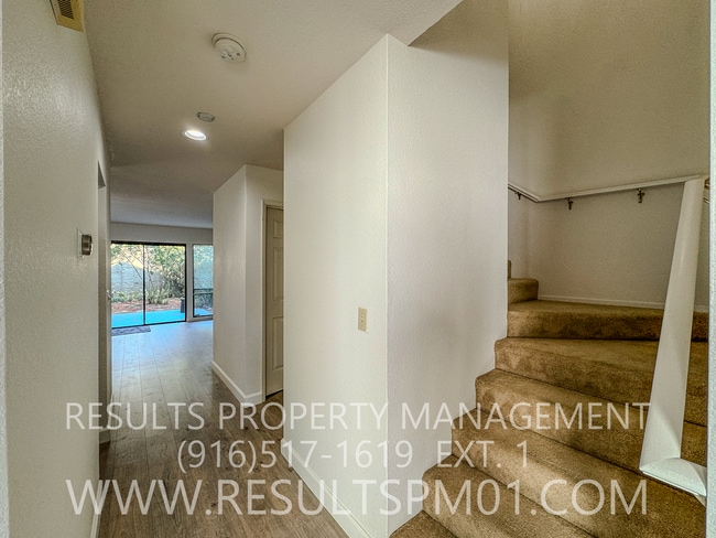 Building Photo - Two bedroom condo near Davis university