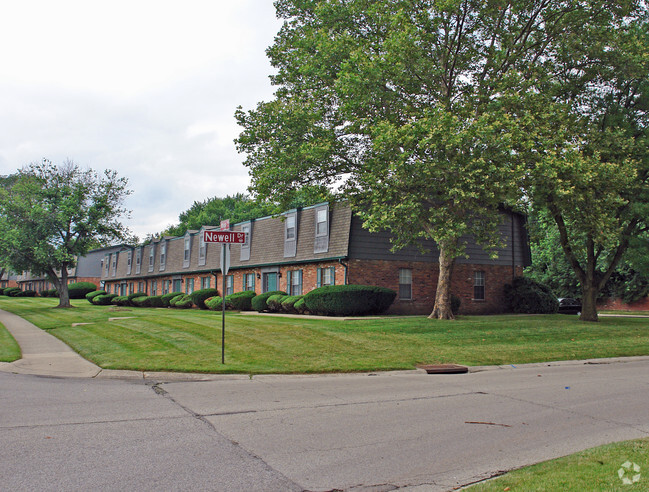 Building Photo - Heritage Knoll