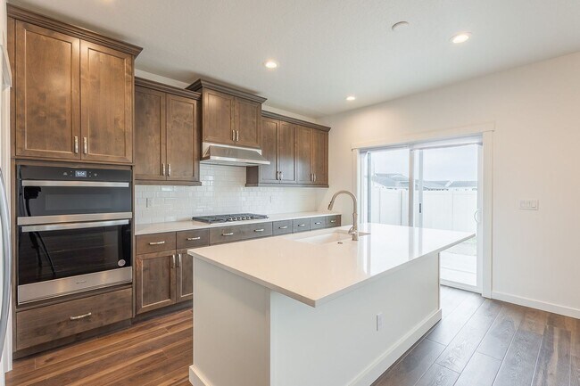 Building Photo - Brand New 3 bed 2.5 bath with flex room North Meridian