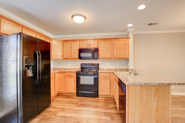 Building Photo - Charming Condominium With Breakfast Bar Cl...