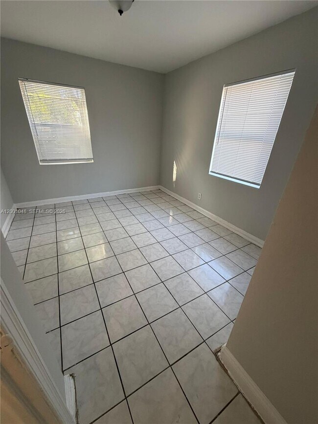 Building Photo - 1444 W 24th St