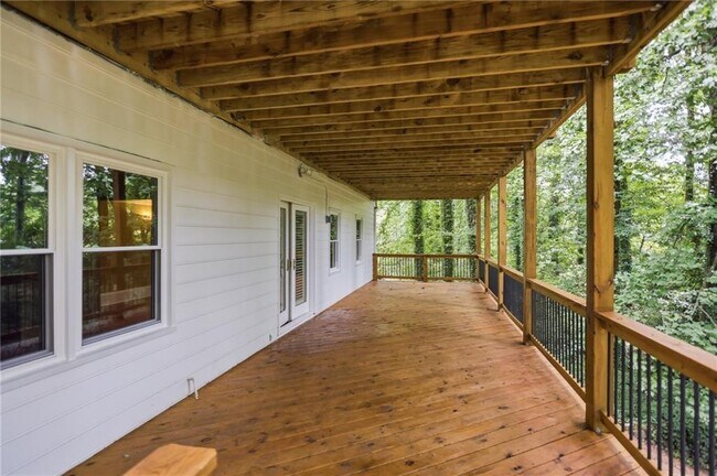 Building Photo - 4563 Fountain Dr NE
