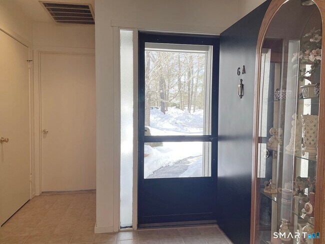 Building Photo - 6 Heritage Crest Dr