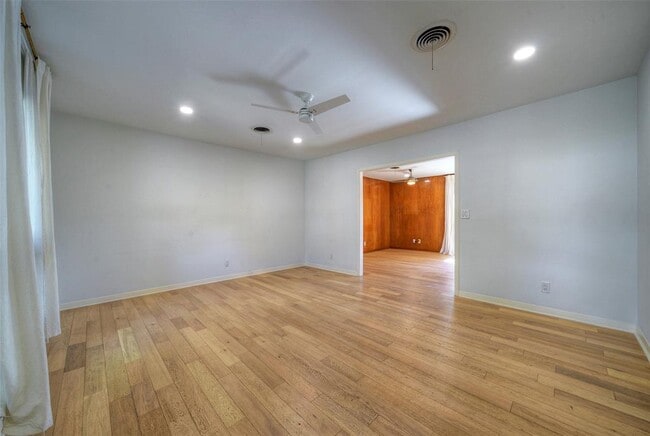 Building Photo - 1709 Mariposa Dr