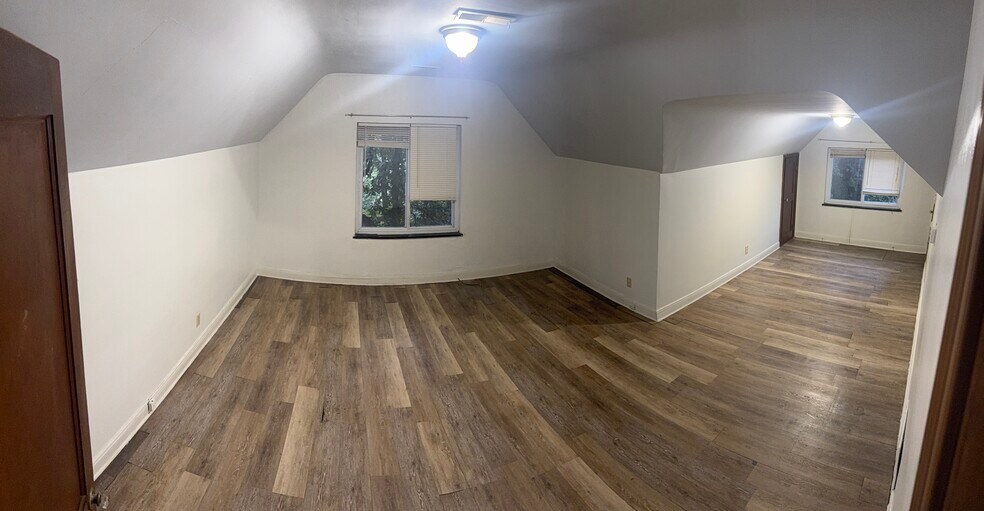 Building Photo - 105 Forest Ave