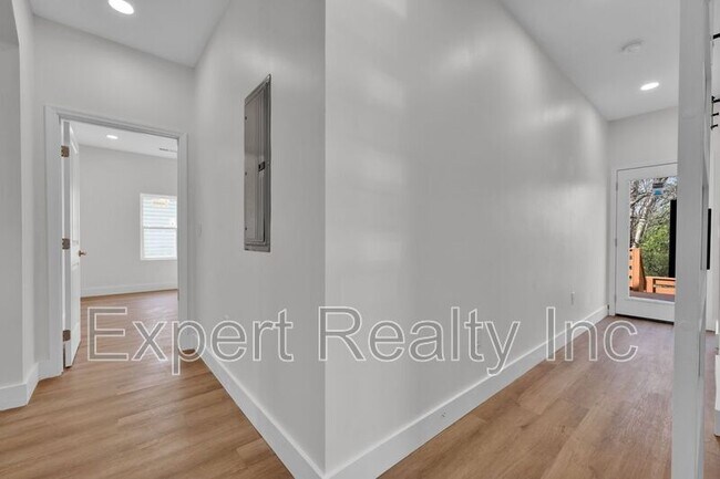 Building Photo - 1720 34th Pl N