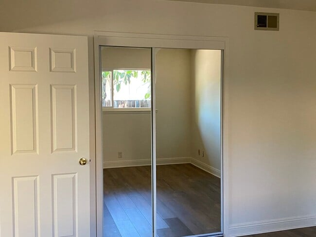 Building Photo - 2 bed/ 1 bath duplex near Downtown Vacaville