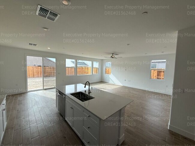 Building Photo - Newly constructed 3 bedroom/ 3 bathroom ho...