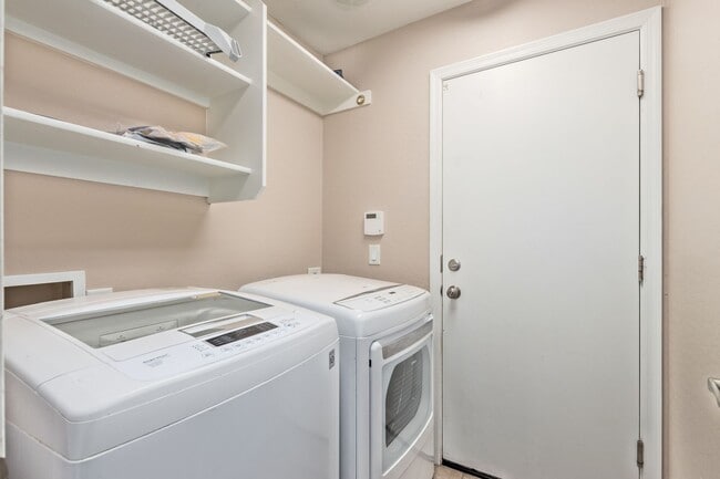 Building Photo - Bright, Roomy, and Ready for You in Morris...
