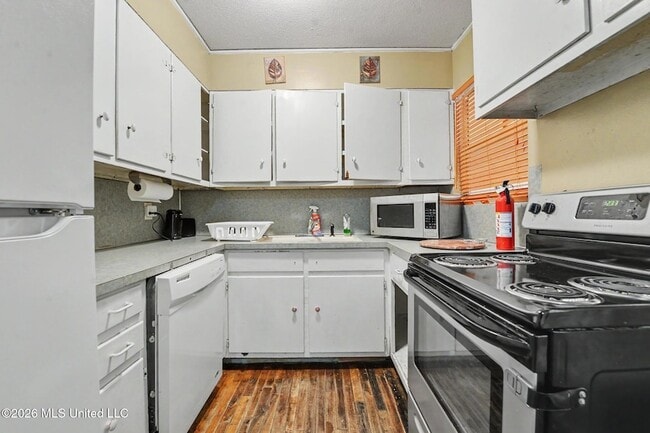 Building Photo - 569 Mable St