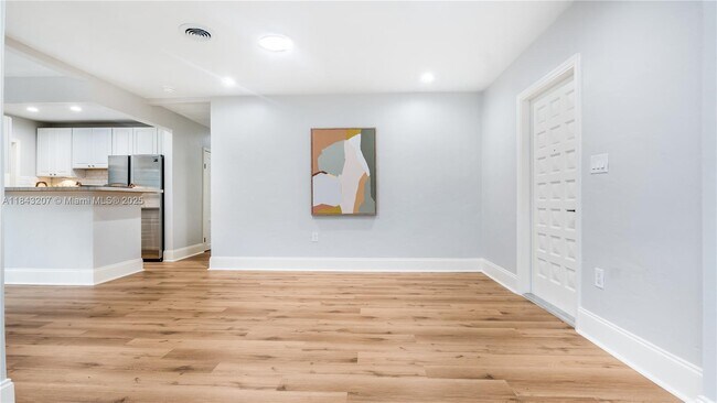 Building Photo - 49 Alcantarra Ave