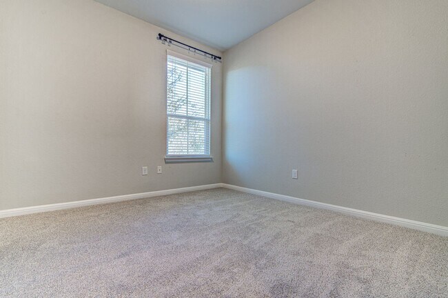 Building Photo - Cute as a Button 3/2.5 home in Parmer Village Townhomes, move-in ready!