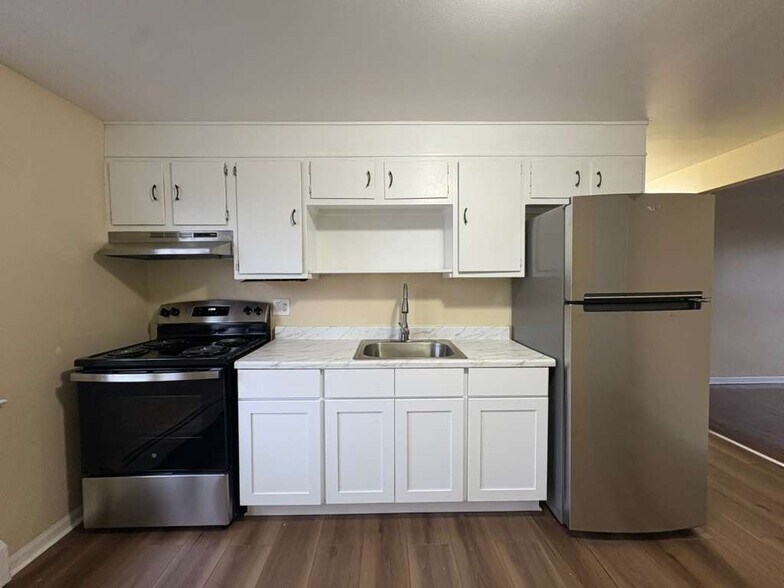 Building Photo - 880 First Ave