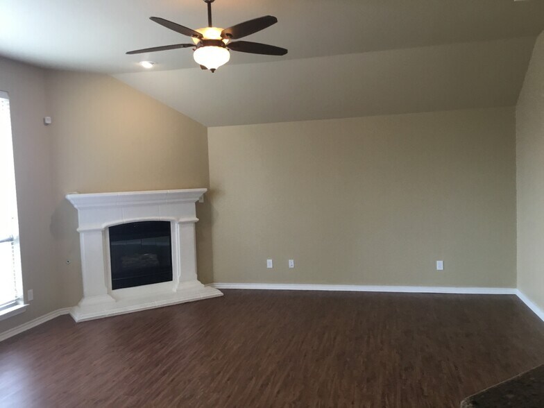 Building Photo - 4112 Chloe Ln