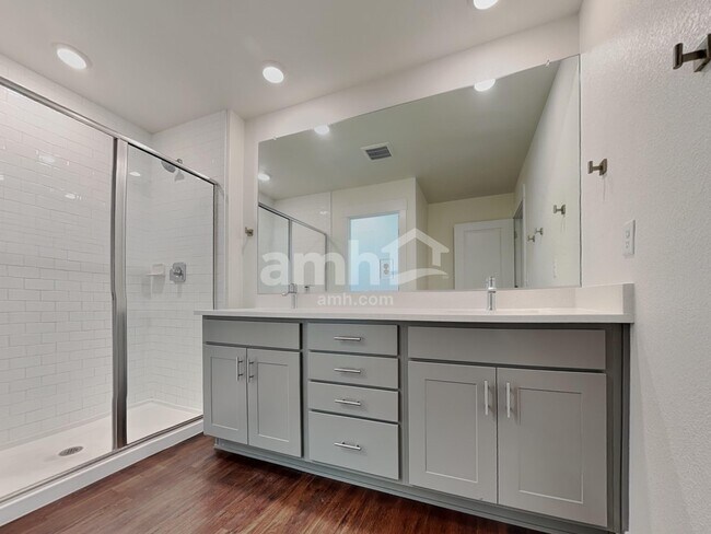 Building Photo - 3975 Ryedale Wy