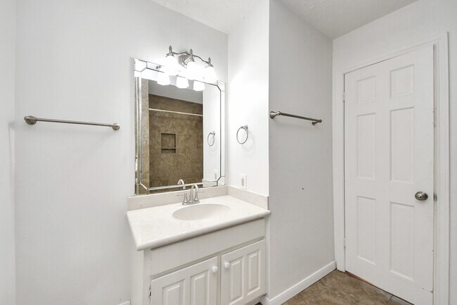 Building Photo - 10743 Boardwalk St