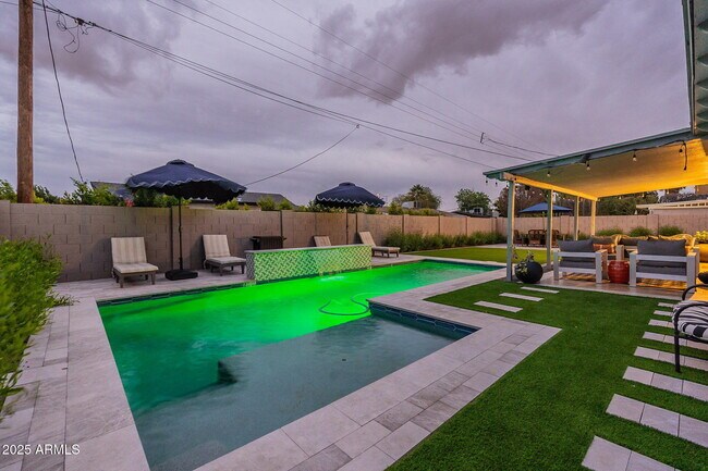 Building Photo - 8725 E Palo Verde Dr
