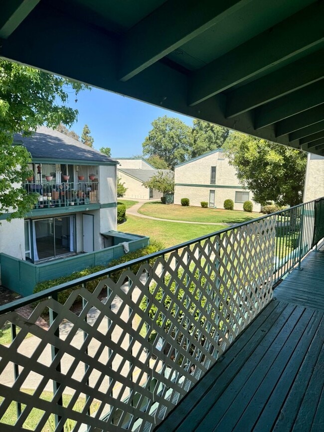 Building Photo - Spacious Upstairs Two-Bedroom 1 & 1/2 Bath...