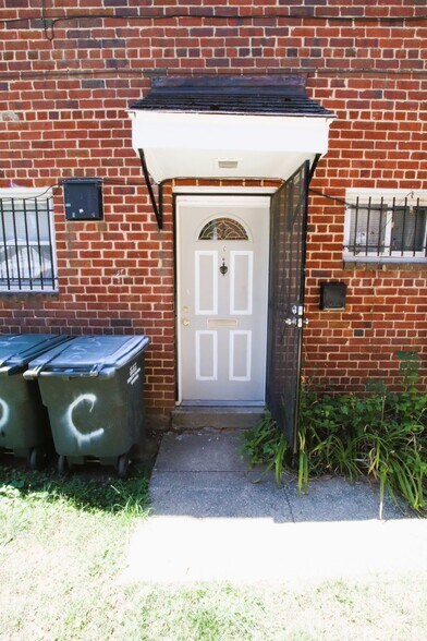 Building Photo - 126 Joliet St SW