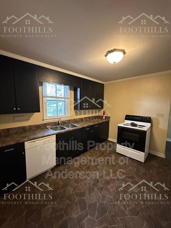 Building Photo - 403 Lewis St