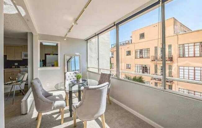 Building Photo - Dana