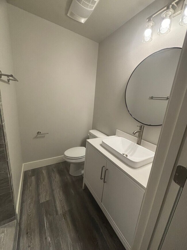 Building Photo - Three Bedroom/Two Bath Home
