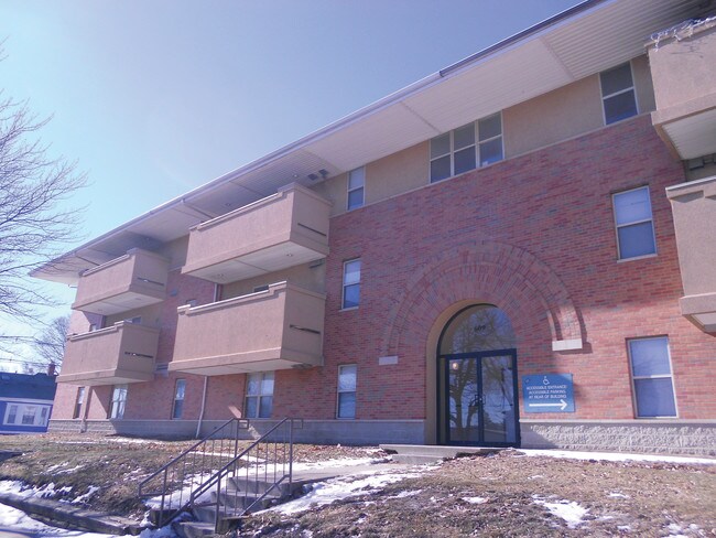 Primary Photo - 609 S. Randolph