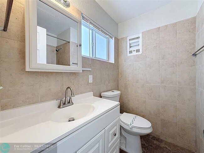 Building Photo - 4421 Poinciana St