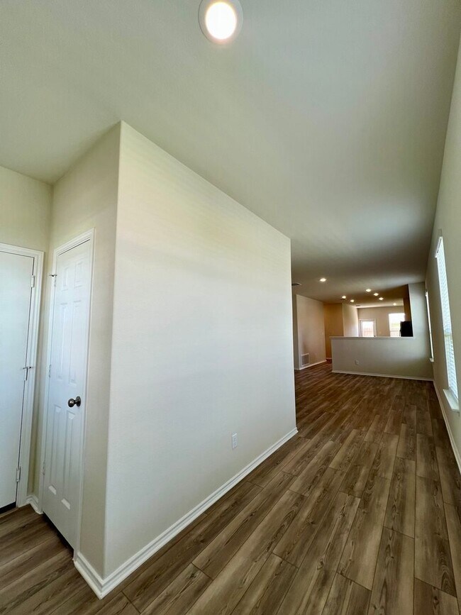 Building Photo - Charming 3BR 2BA House in Buda