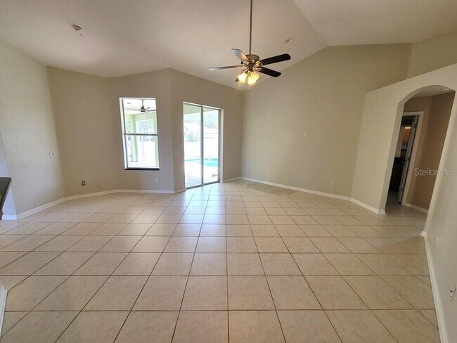 Building Photo - 7916 Roundelay Dr