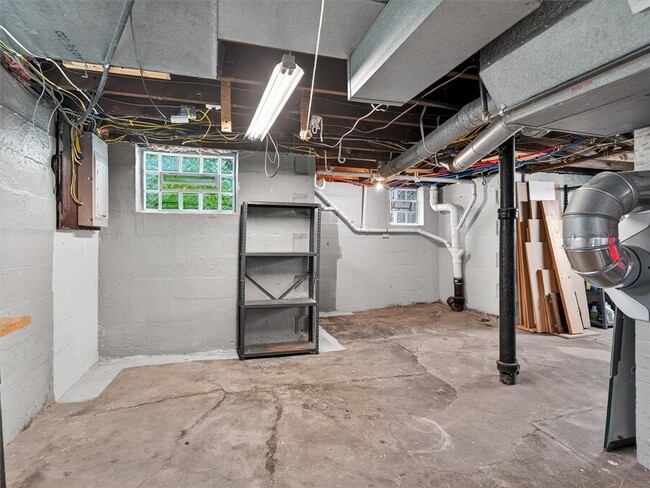 Building Photo - 919 S Goodman St