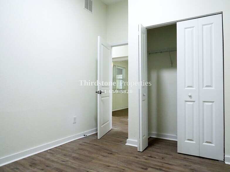 Building Photo - 2071 Southampton Rd