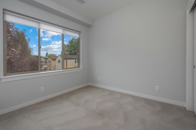 Building Photo - Modern Elegance! Eastmoreland Stunner! Pre...