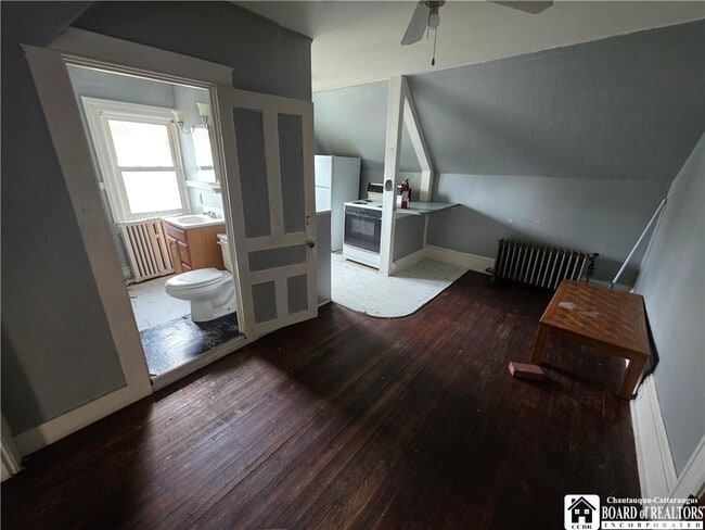 Building Photo - 329 Crossman St