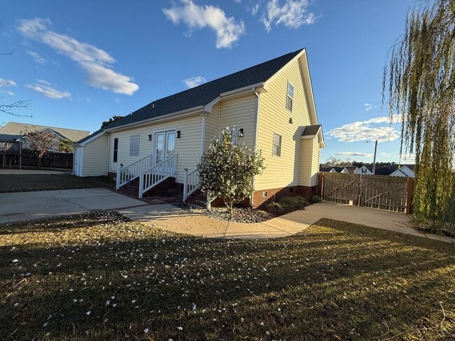 Building Photo - 3704 Warwick Pl