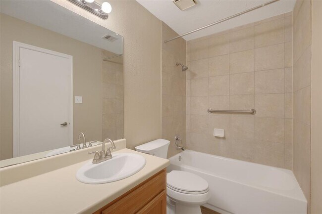 Building Photo - 16110 Springbank Dr