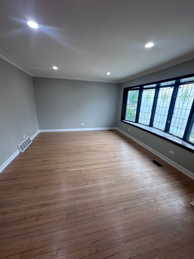 Building Photo - 60 Kolin