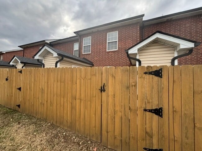 Building Photo - Stewarts Landing Neighborhood, Easy access to I-24