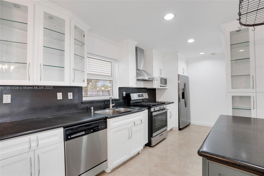 Building Photo - 10440 SW 126th Ave