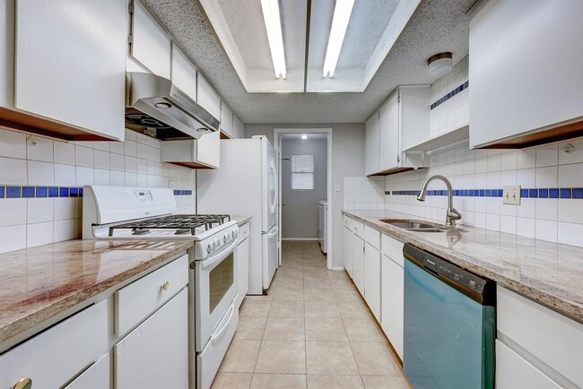Building Photo - 6300 Capriola Dr
