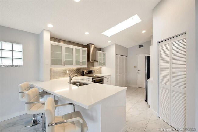 Building Photo - 9601 Harbour Lake Cir